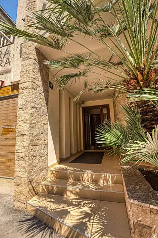 One-bedroom apartment in central Budva, 40 m² — photo 9